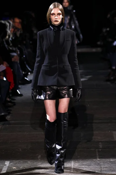 Look 1